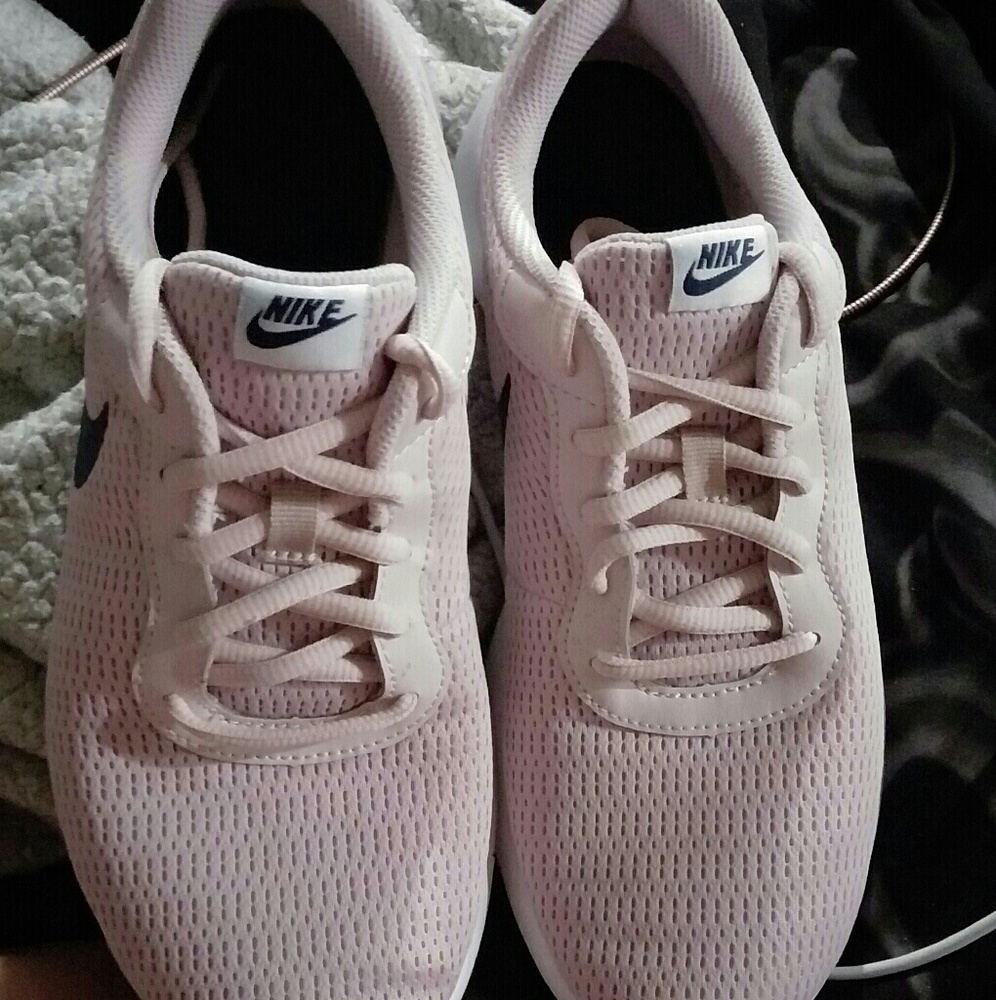 Bran new Nikes, price can be dropped just hml